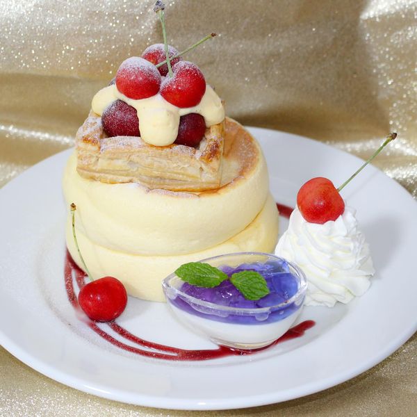 さくらんぼと紫陽花ゼリーのパンケーキ