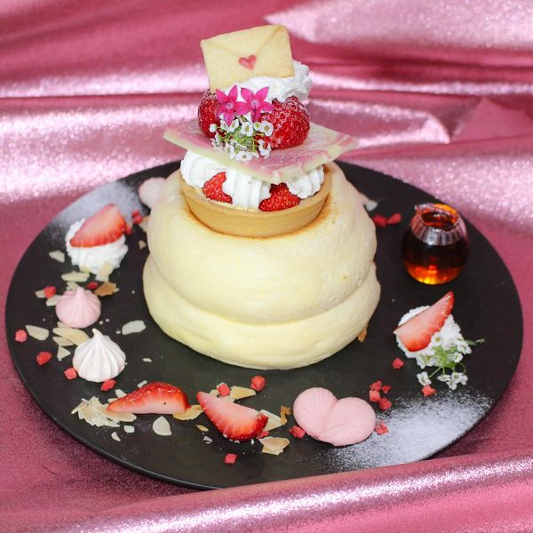 苺の練乳タルトパンケーキ