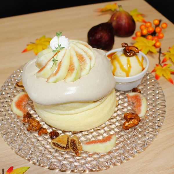 いちじくとアールグレイクリームのパンケーキ