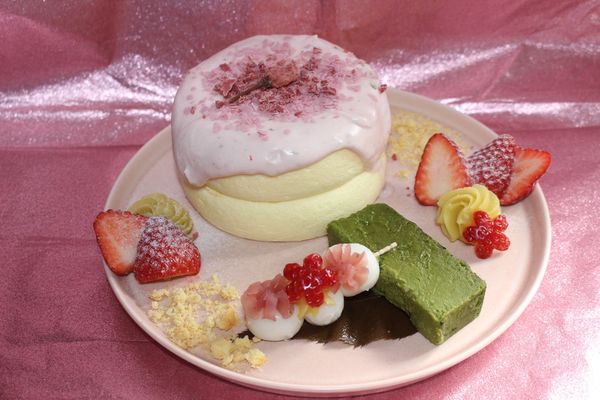 桜あんと抹茶テリーヌの春のパンケーキ