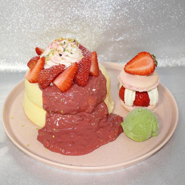 いちごチョコとピスタチオのパンケーキ