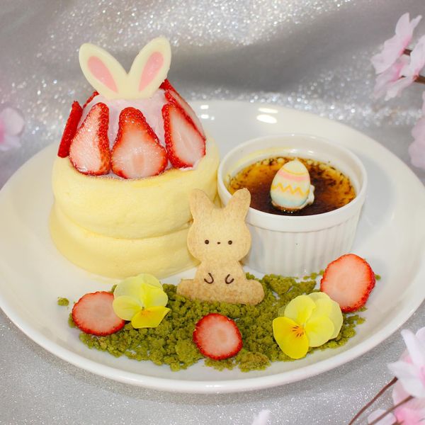 イースターエッグパンケーキ クレームブリュレ添え