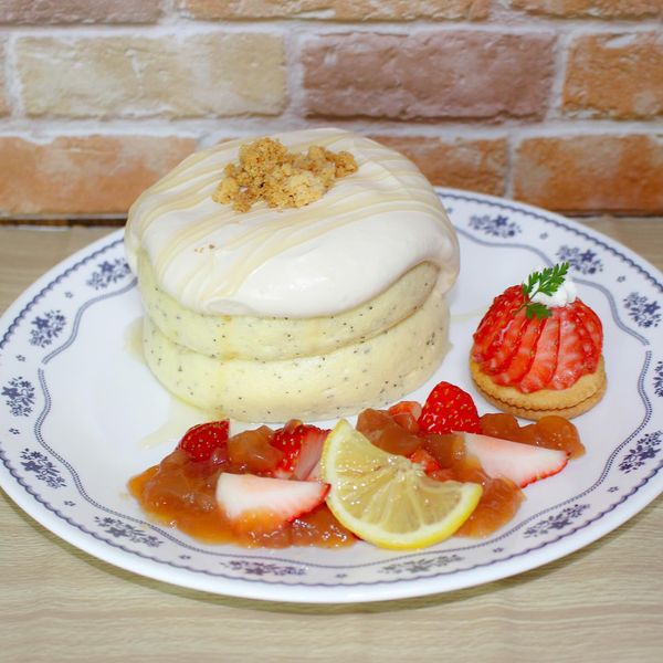 ロイヤルミルクティーとはちみつレモンのパンケーキ