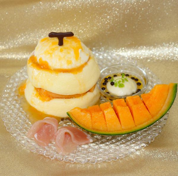 赤肉メロンとグリークヨーグルトのパンケーキ