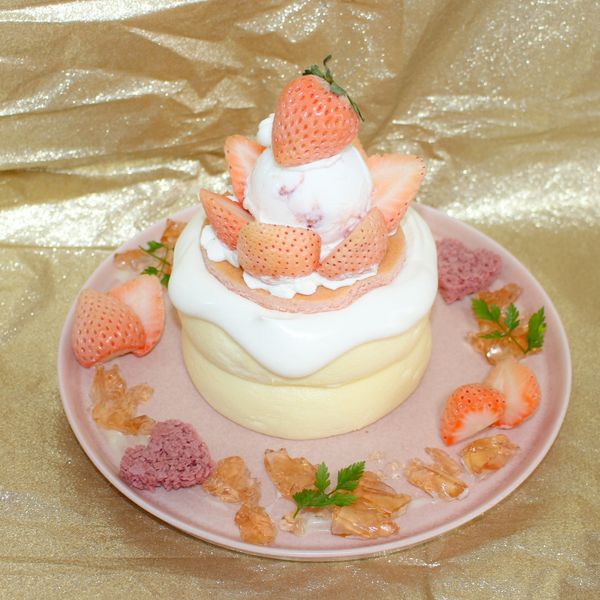 白イチゴのプレミアムパンケーキ