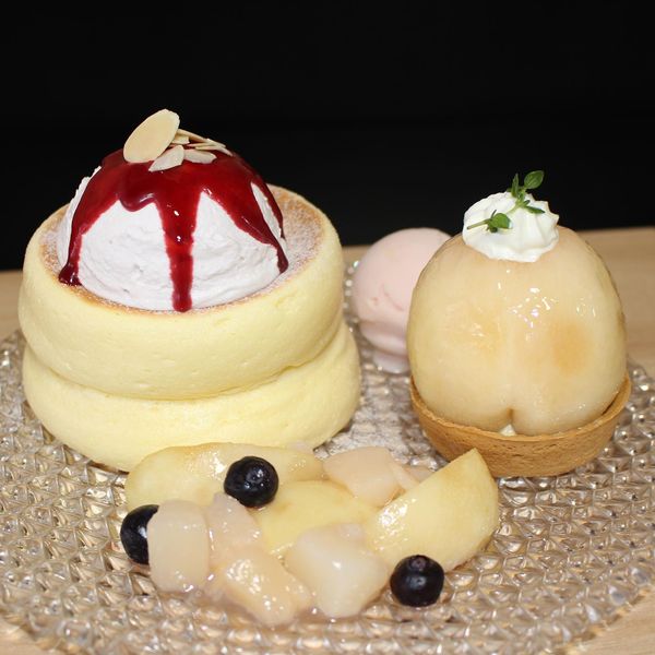 丸ごと桃丸タルトのパンケーキ