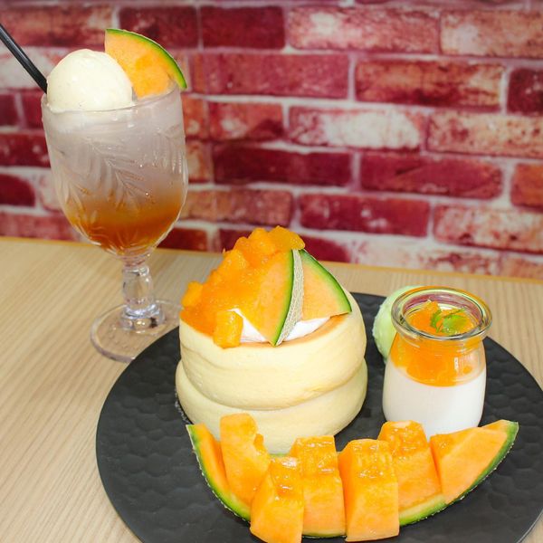 赤肉メロンとマスカルポーネクリームのパンケーキ